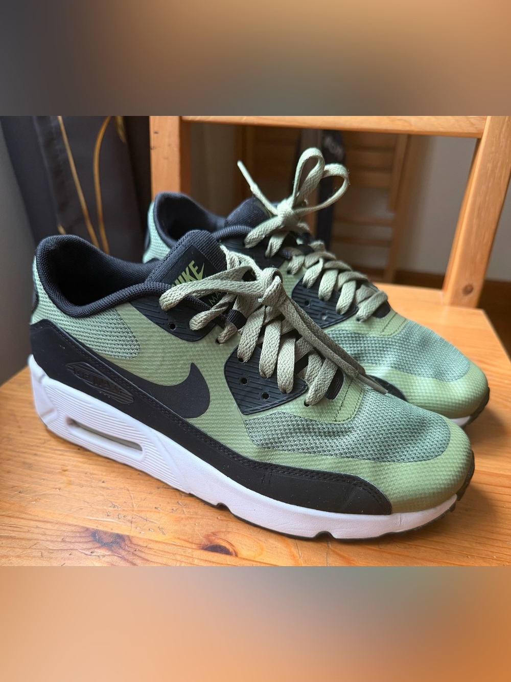 Nike Men’s Olive Green and Black Athletic Sneakers Size 7Y